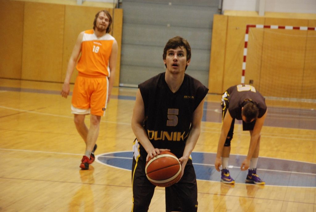 "Dunika" un "Gavieze" uzvar Lejaskurzemes novadu čempionāta basketbolā spēlēs