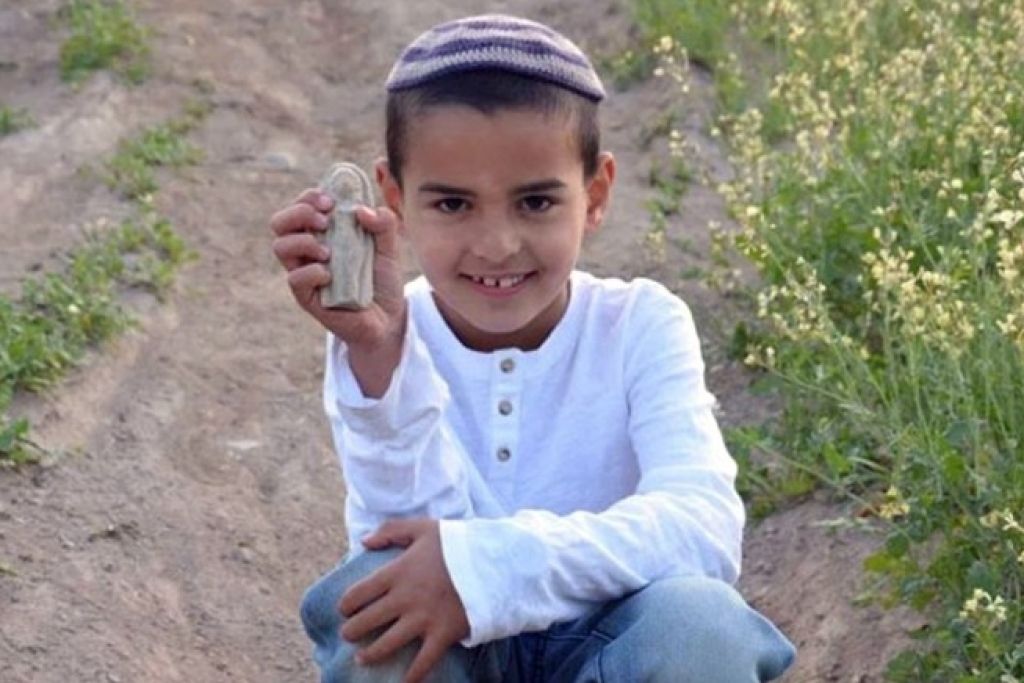 Izraēlā zēns uziet 3400 gadus vecu artefaktu