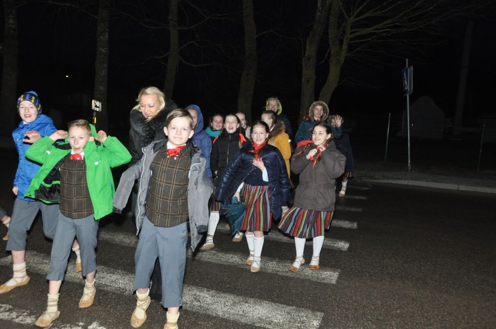 FOTO: Lielkoncertā dejo par godu Grobiņas dzimšanas dienai