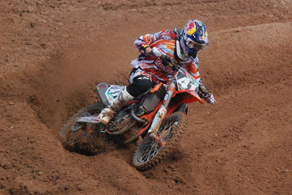 Jonass ieņem trešo vietu sezonas pirmā pasaules čempionāta posma kvalifikācijā MX2 klasē