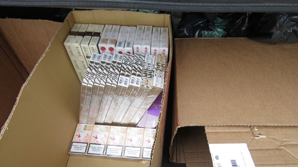 Policija pārtver Rīgas Centrāltirgum paredzētu cigarešu kravu