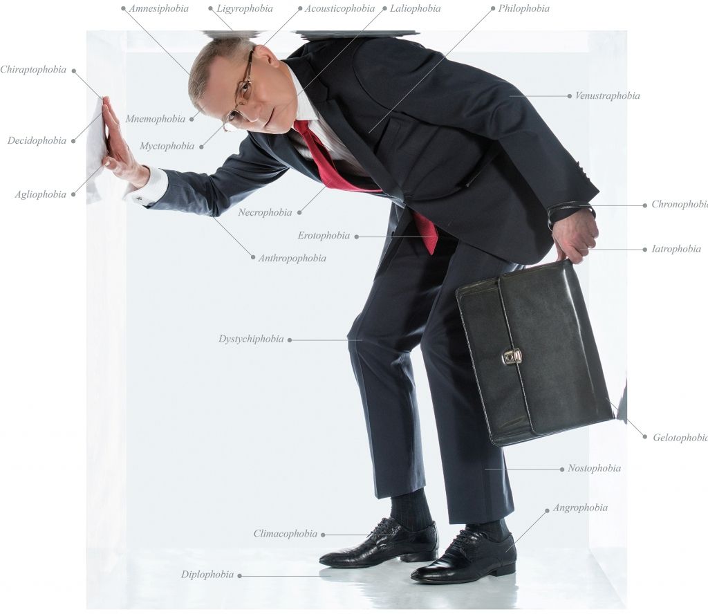 Liepājas teātrī top iestudējums "Cilvēks, kas vairās no lifta"