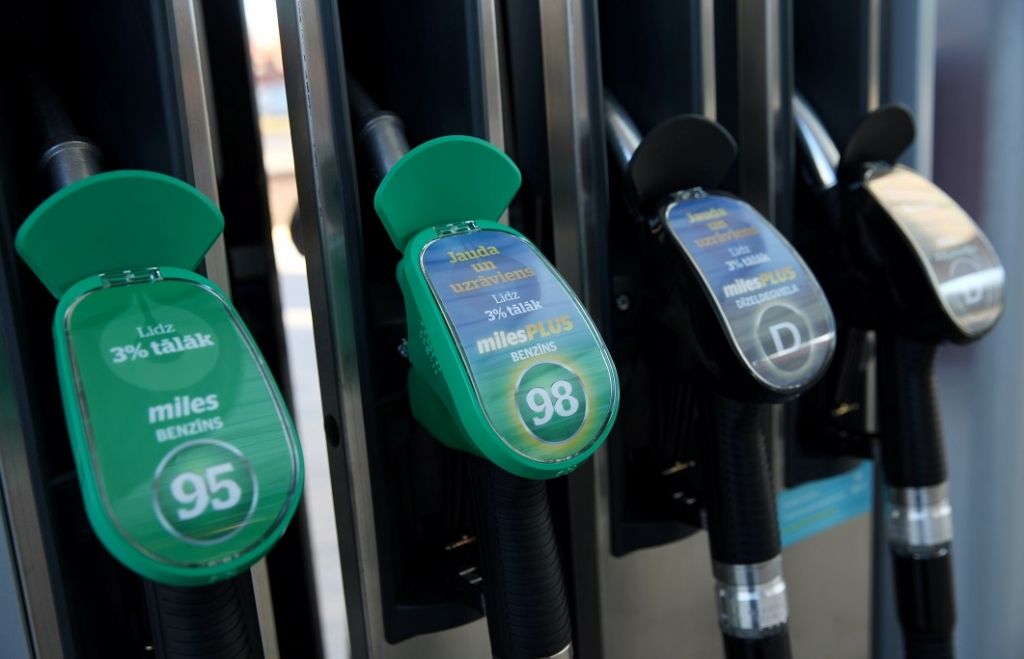 Satiksmes ministrija sliecas atbalstīt ieceri ceļu nodokli aizstāt ar degvielas padārdzināšanu