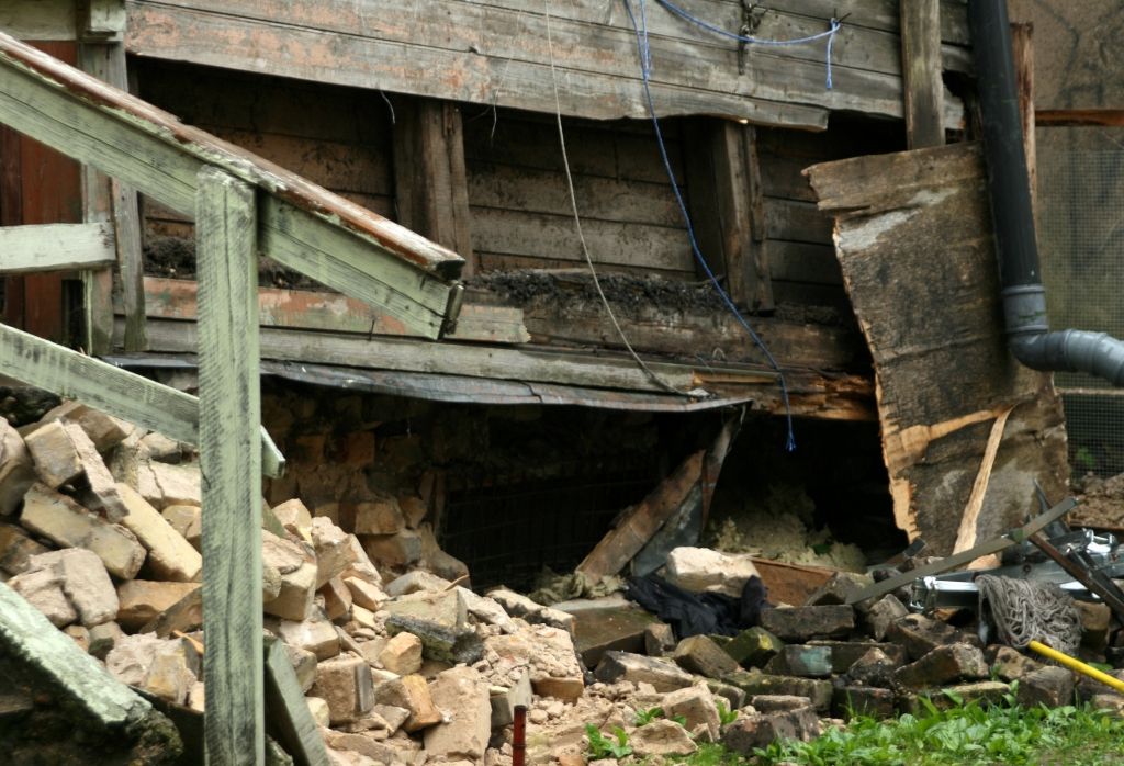 Buru ielas nams nojaukts, bet iemītnieki turpina saņemt rēķinus no Rīgas namu pārvaldnieka