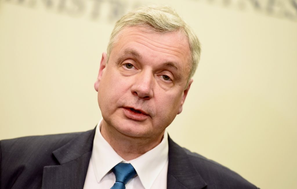 Izglītības ministrs: Nesakārtojot skolu tīklu, pedagogi dzīvos mūžīgā nabadzībā