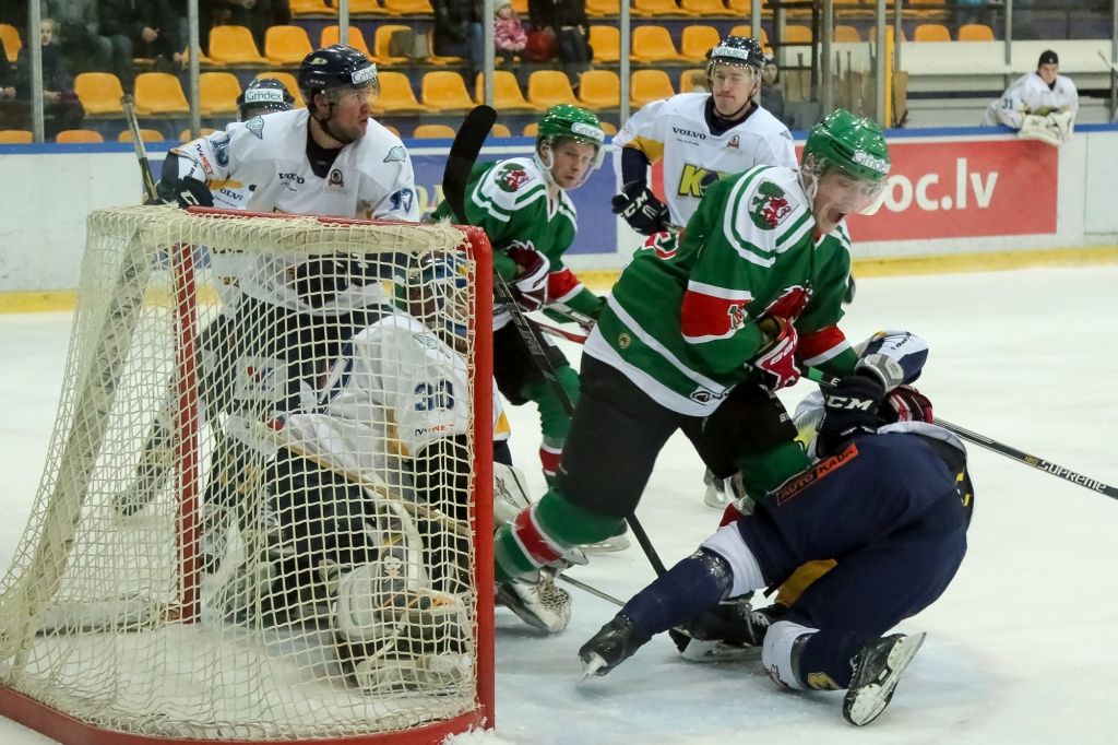 "Liepājas" hokejisti izcīna pirmo vietu virslīgas regulārajā čempionātā