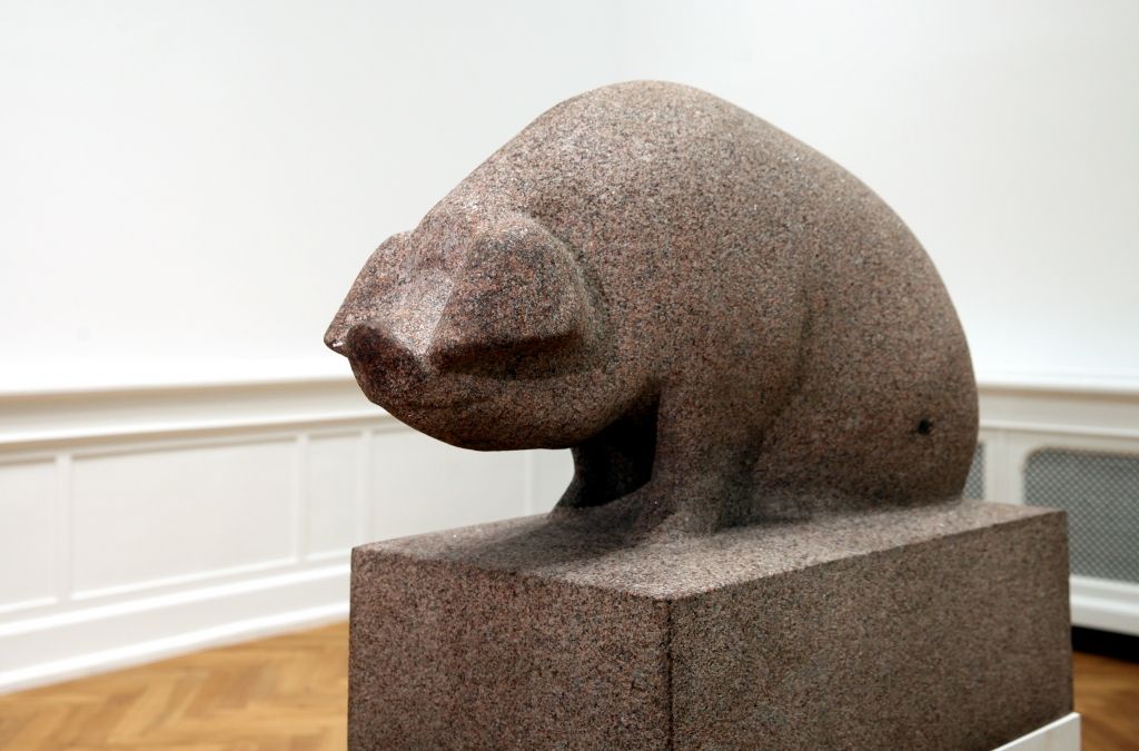 FOTO: Zaļkalna Cūka lepnā vientulībā pirmā nonāk LNMM