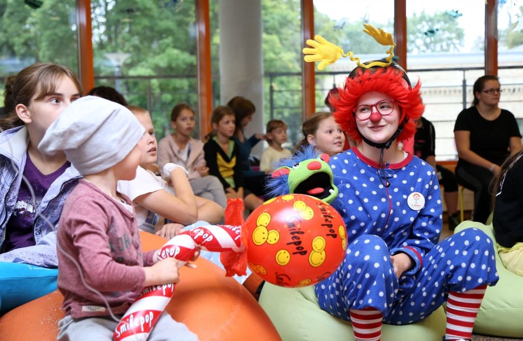 Darbam ar bērniem Latvijas slimnīcās sagatavos vēl 23 dakterus-klaunus