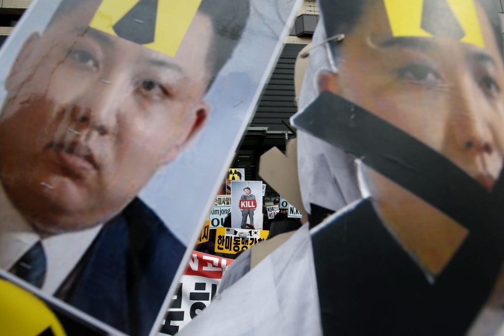 Kims apgalvo, ka Ziemeļkorejai ir miniatūras kodolgalviņas