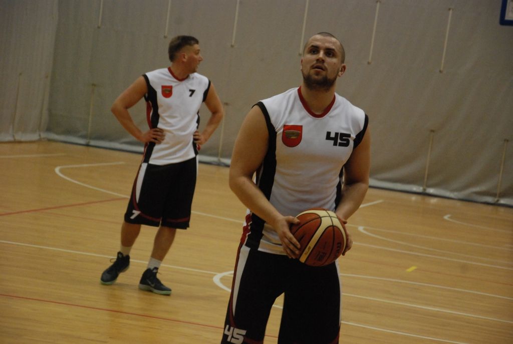 "Nīca" un "Vaiņode" uzvar Lejaskurzemes novadu čempionāta basketbolā spēlēs