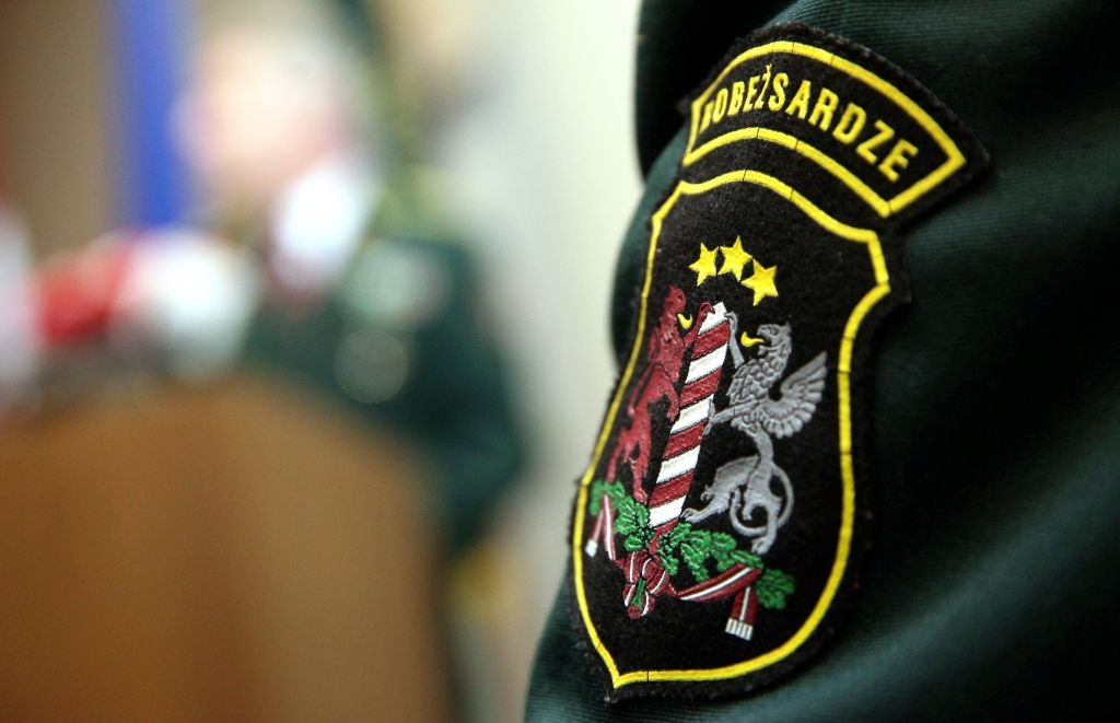 Astoņi robežsargi aizturēti par dalību starptautiskā kontrabandistu grupējumā (papildināts 17:59)