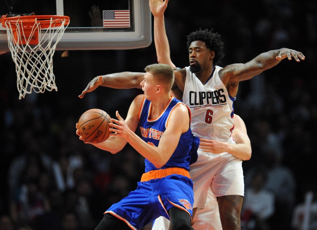 VIDEO: Proziņģa lieliskais sniegums neglābj Knicks no zaudējuma