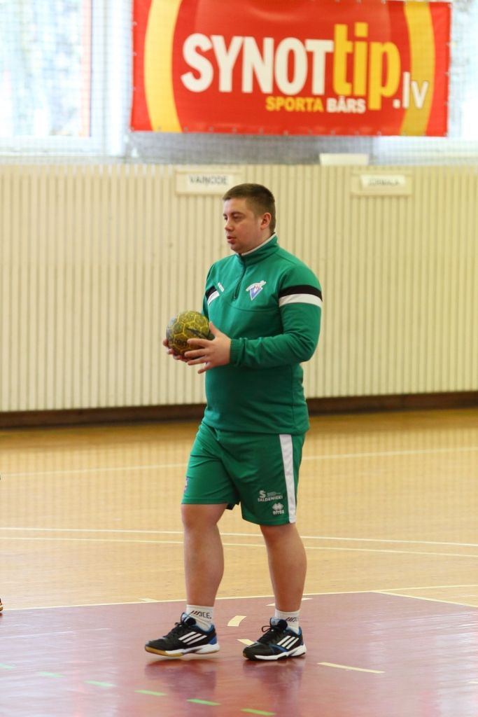 FOTO: "Vaiņodes" handbolisti izcīna uzvaru savā pēdējā regulārā čempionāta spēlē