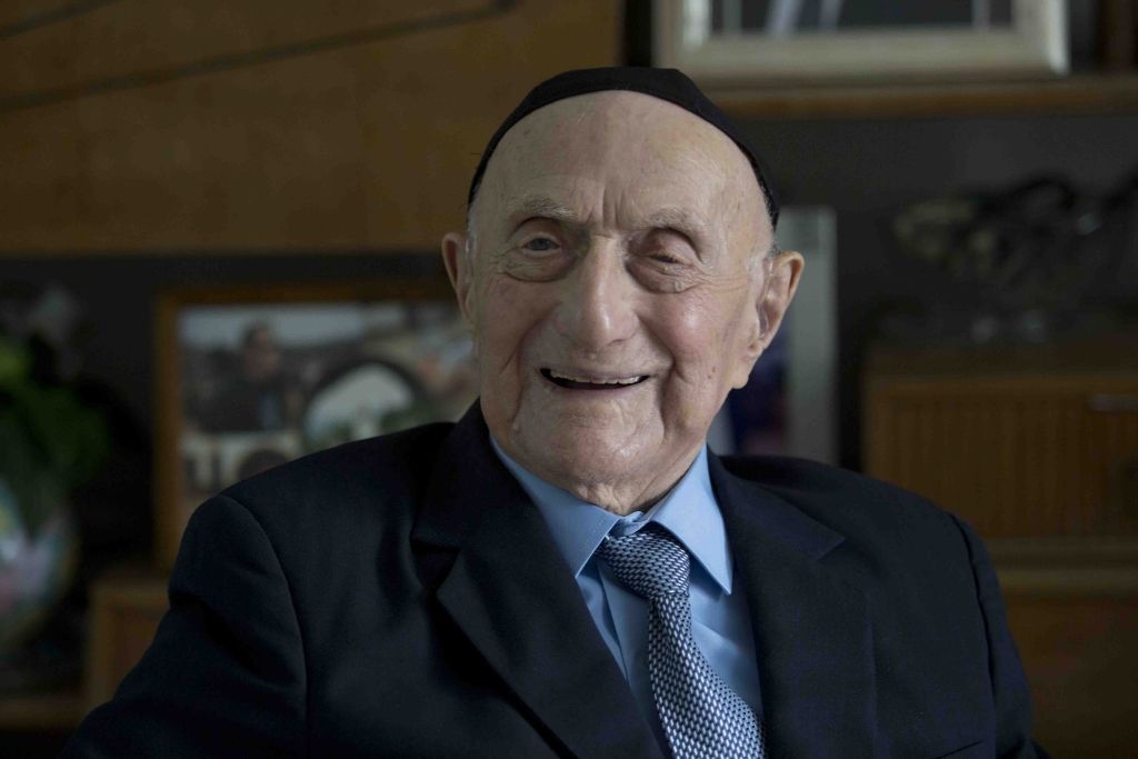 Pasaulē vecākais vīrietis - ieslodzījumu Aušvicē pārcietis izraēlietis