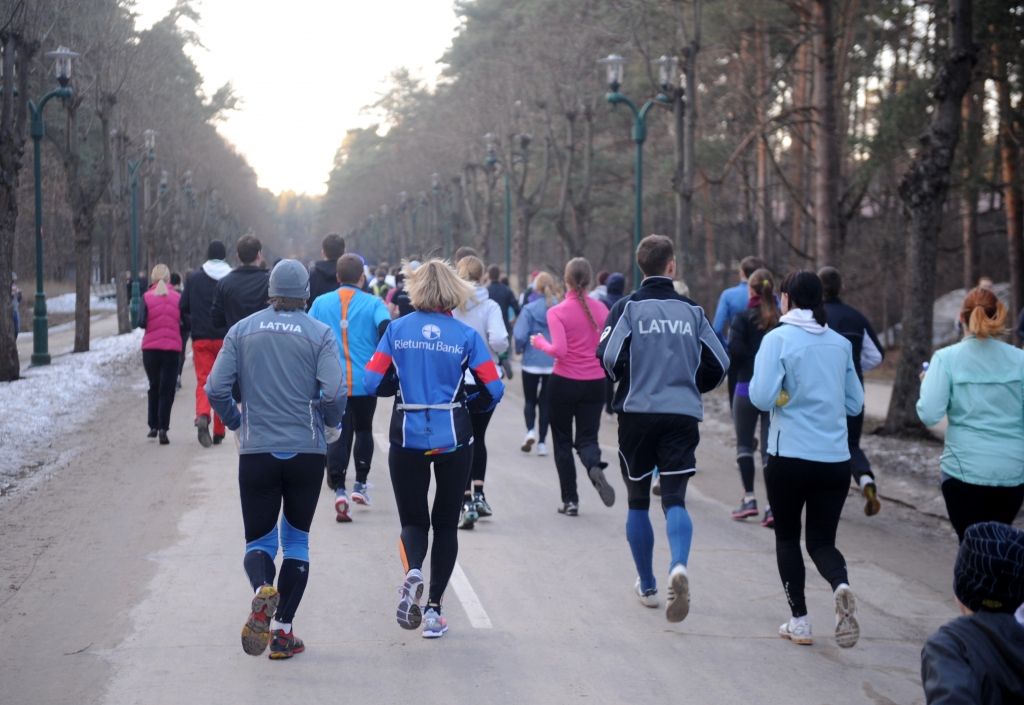 CSP: Arvien vairāk cilvēku Latvijā nodarbojas ar sportu