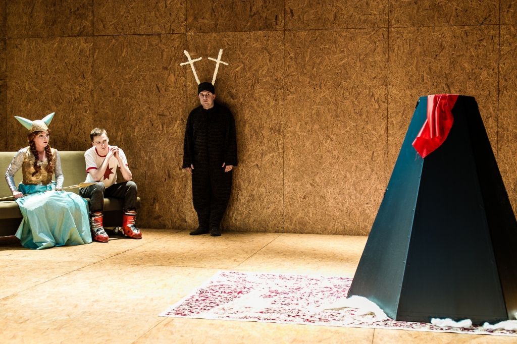 TIEŠRAIDE: Valmieras teātra izrāde Apjukums