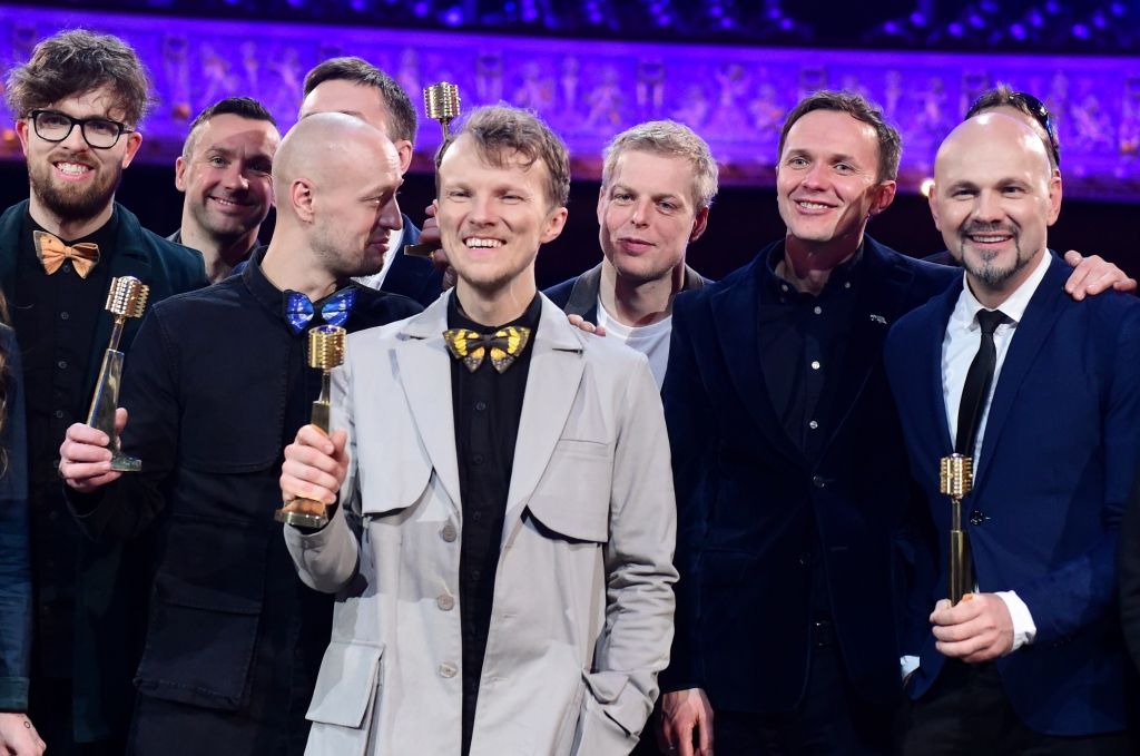 papildināts ar FOTO: Zelta mikrofona ceremonijā triumfē The Sound Poets