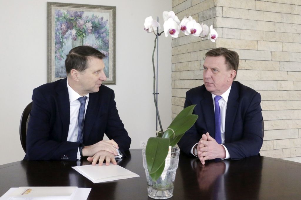 FOTO: Vējonis Jūrmalā sarunā ar premjeru uzsver valsts austrumu robežas sakārtošanu