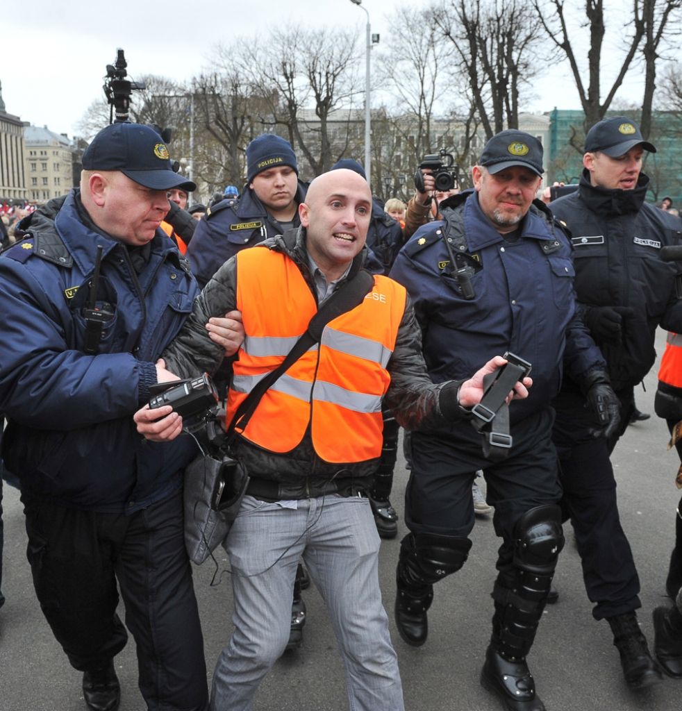 Kremļa blogeris Filipss iekļauts melnajā sarakstā un izraidīts no Latvijas