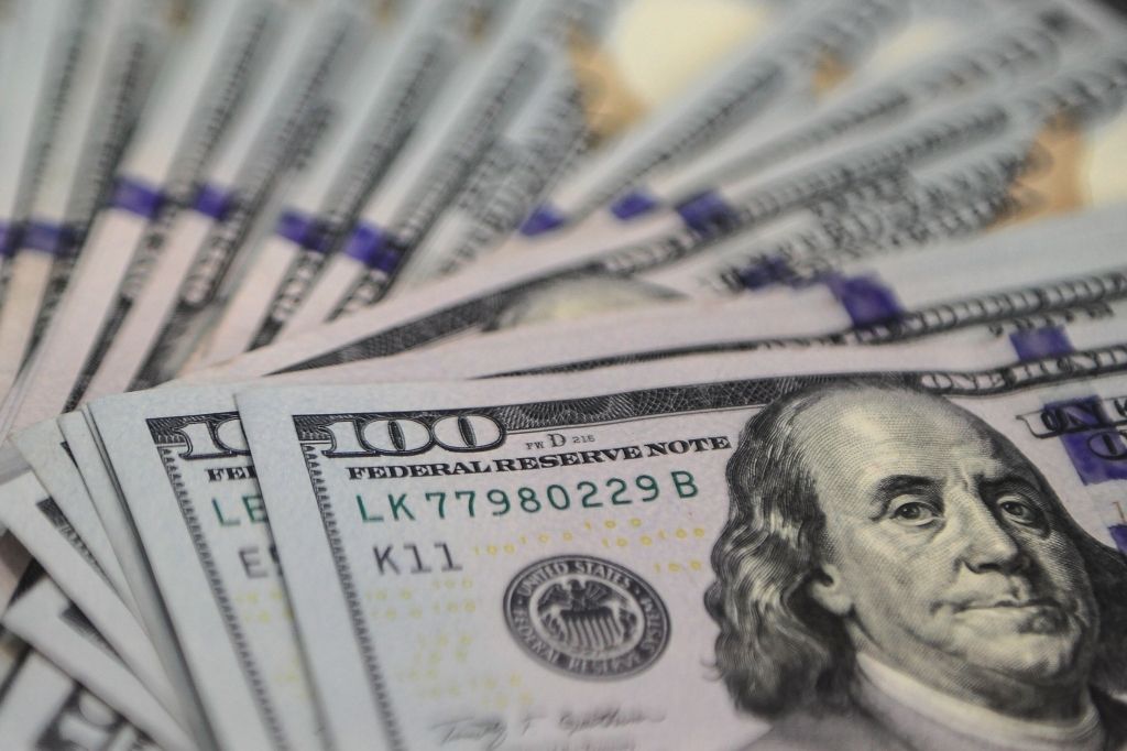 Investors: FRS zemāk noved ASV dolāra cenu
