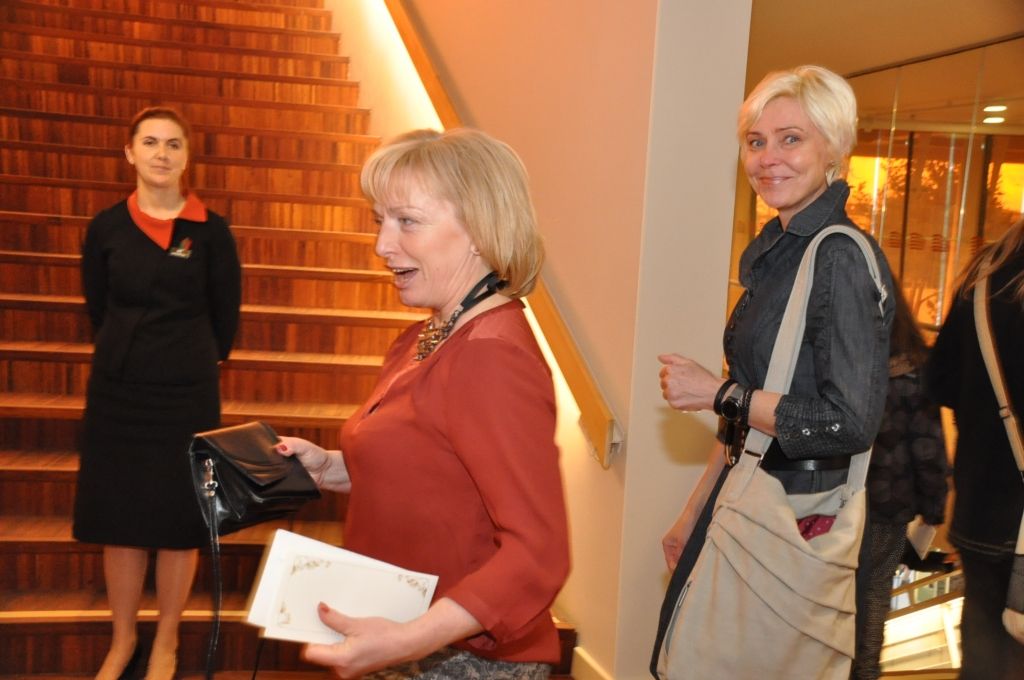 FOTO: Suminot Goda liepājnieku Ivaru Virgu, publika pieceļas kājās