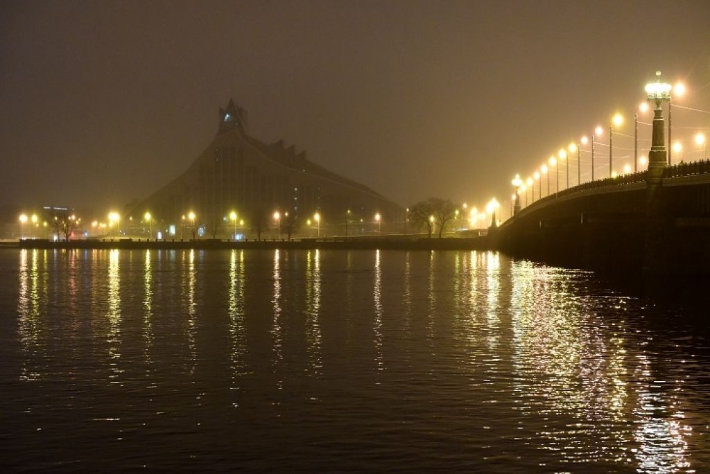 Zemes stundā Latvijā elektroenerģiju netērēja mazāk