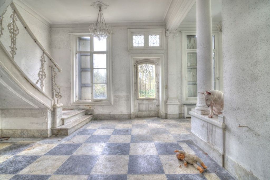 FOTO: fotogrāfe un viņas uzticamais draugs apceļo pasaules graustus