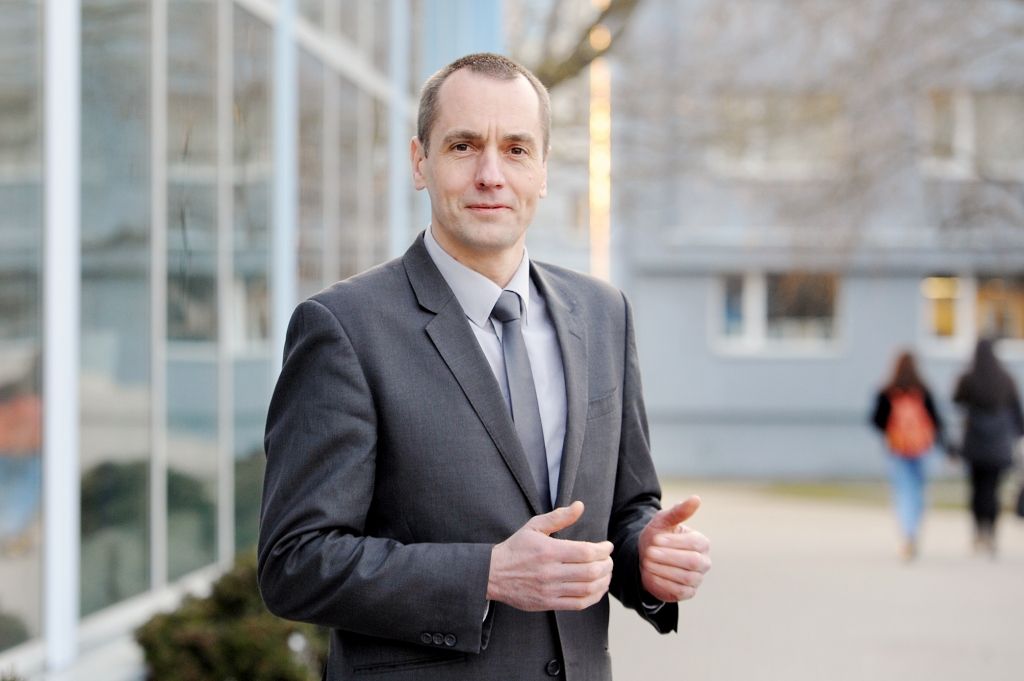 Cer izskaust pelēko naudu