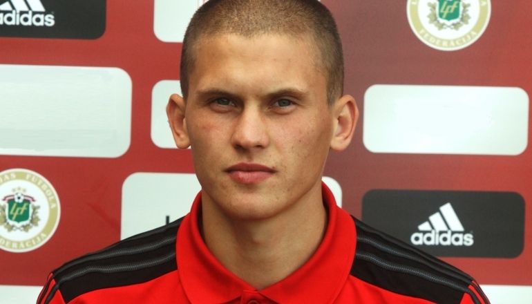 "Liepājas" futbolists Kamešs atvainojas par Kurzemes derbijā līdzjutējiem parādīto vidējo pirkstu