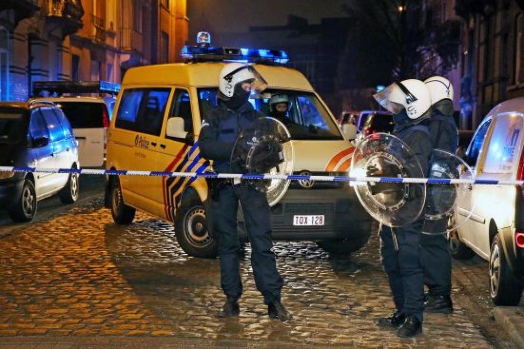 Abdeslāms bēguļoja un plānoja jaunus uzbrukumus