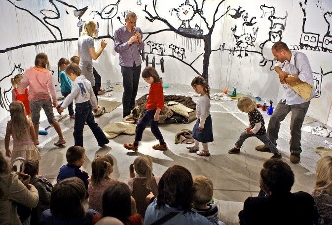 Tirdzniecības nams "Kurzeme" aicina uz zīmējumu izrādi bērniem "Vilks" 