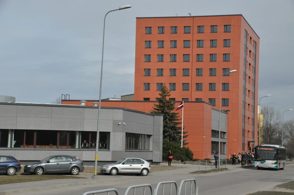 FOTO: Liepājas valsts tehnikums atgriežas mājās