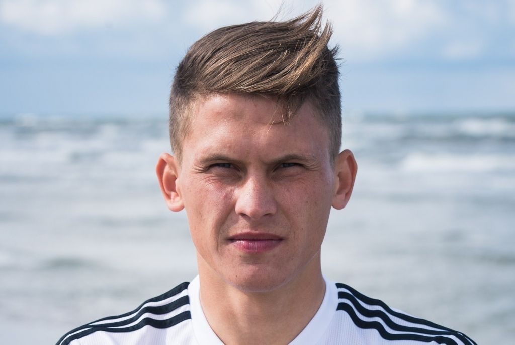 "Liepājas" futbolists Kamešs par līdzjutējam rādītu nepieklājīgu žestu saņem vienas spēles diskvalifikāciju