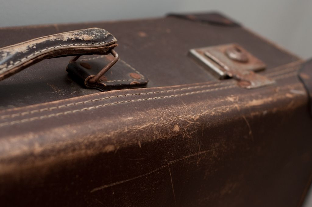 Vīrietis Nirnbergas stacijā atstāj koferi, lai pavērotu policijas reakciju