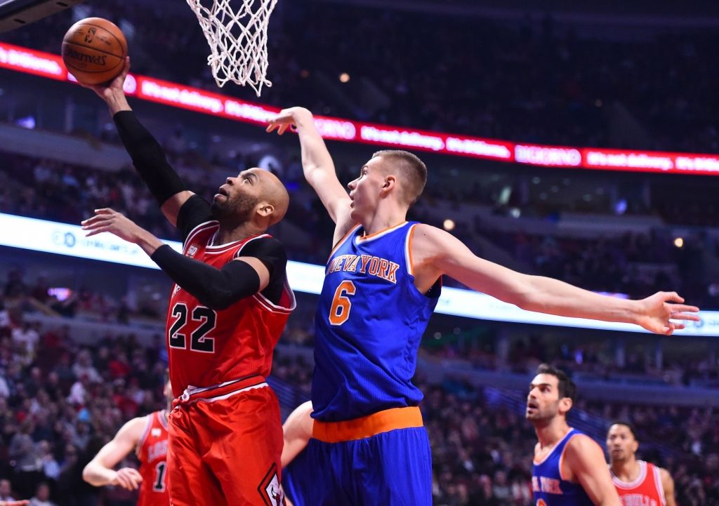 Porziņģis ar double-double palīdz Knicks otro vakaru pēc kārtas uzvarēt Bulls
