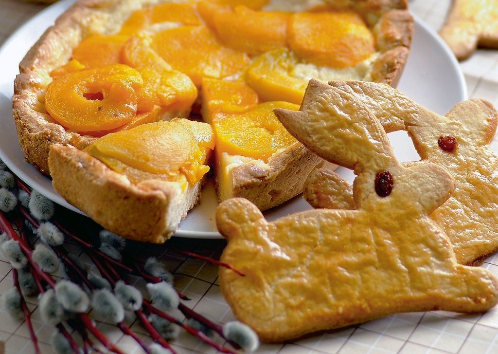 Recepte svētkiem: Pietiks gan gardam pīrāgam, gan zaķiem ar rozīņu acīm