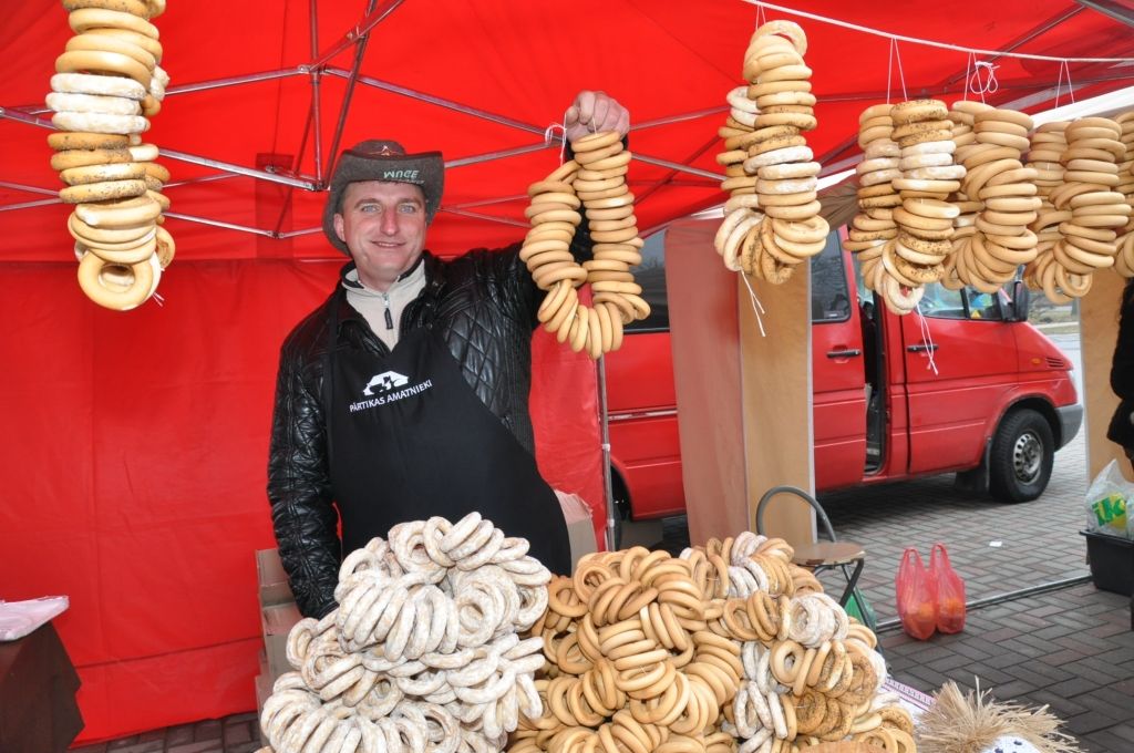 FOTO: Lieldienu tirdziņš pie Rožu laukuma Liepājā - fotogrāfijās