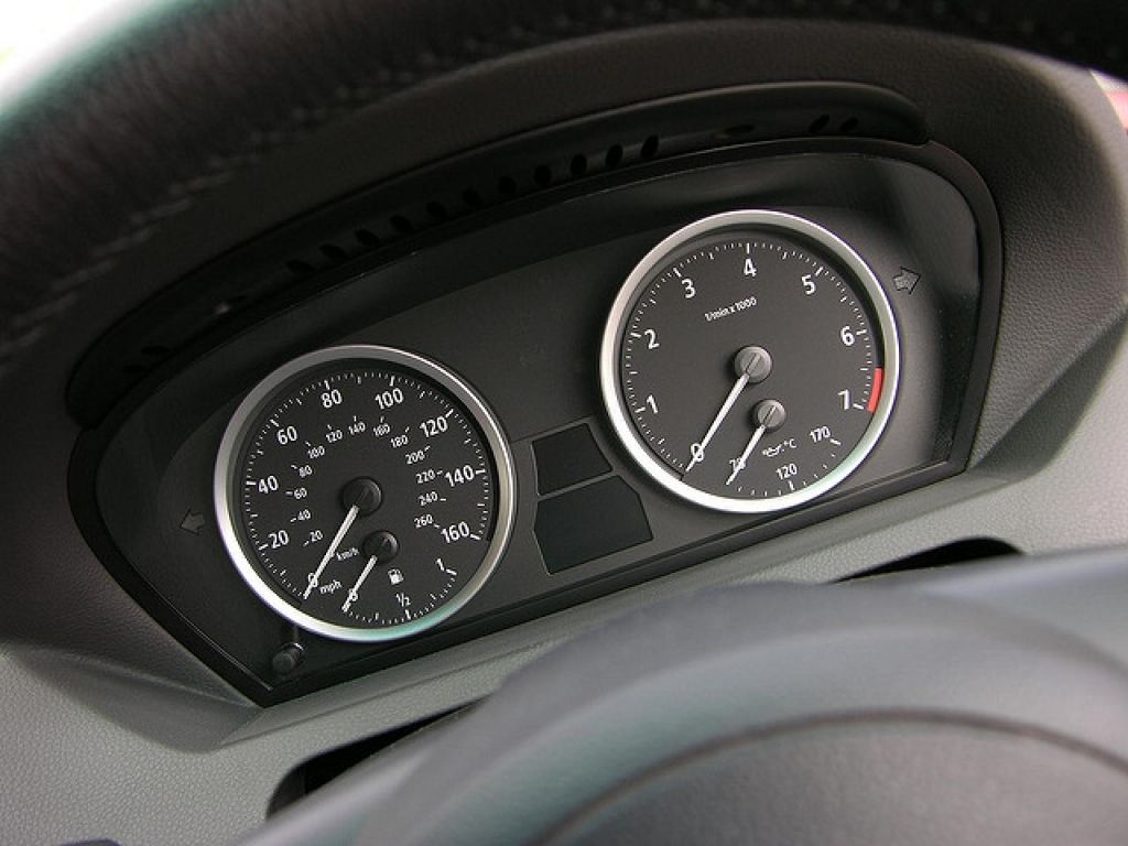 Uz Valmieras šosejas aptur BMW šoferi, kura traukusies ar 206 km/h