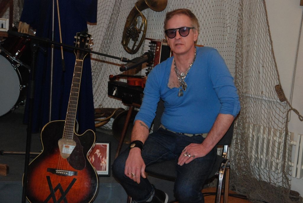 FOTO.VIDEO: Tikšanās cikla ar Liepājas leģendārajiem mūziķiem pirmais viesis - Ainars Virga