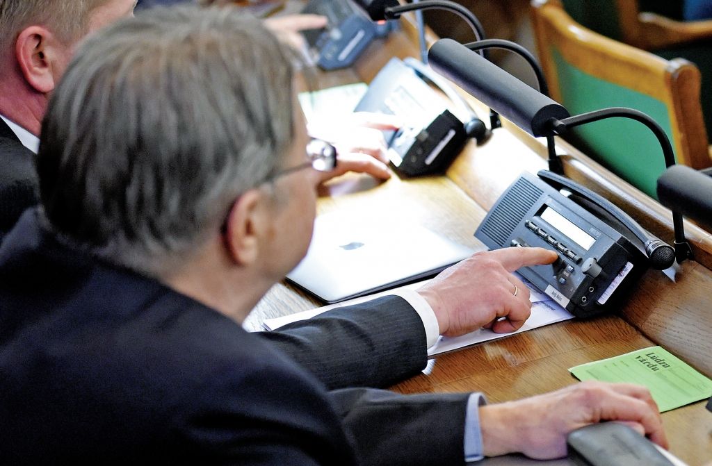 Saeimas 70% draudzības