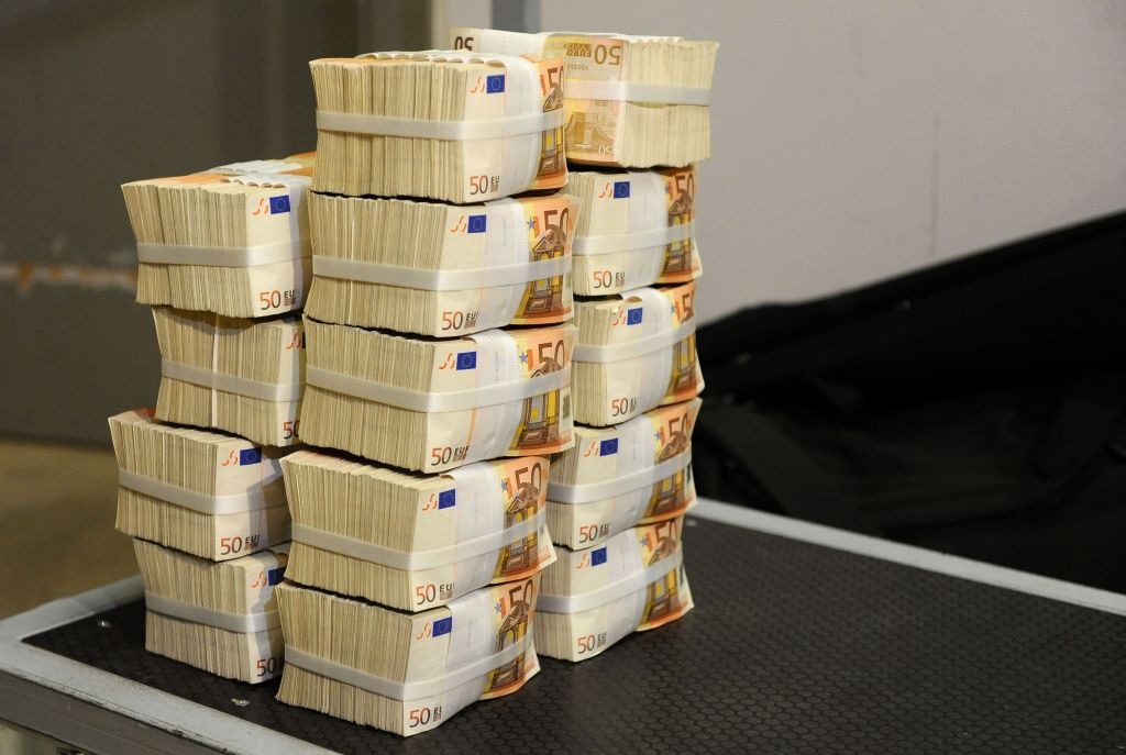 Bankas divos mēnešos nopelnījušas 63,1 miljonu eiro