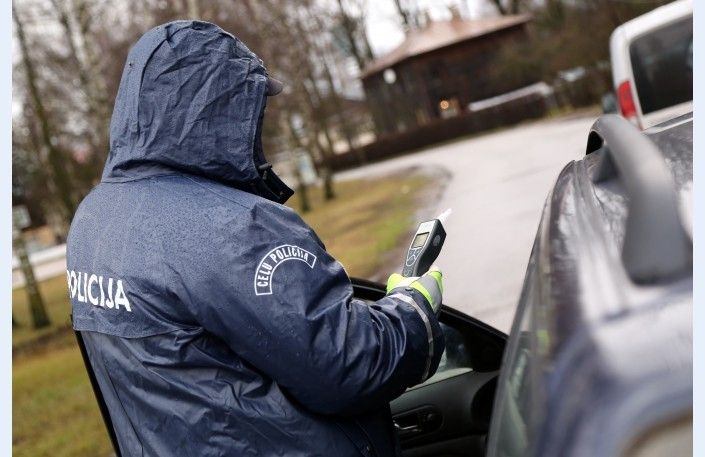 Brīvdienās Liepājas apkaimē pieķer septiņus dzērājšoferus