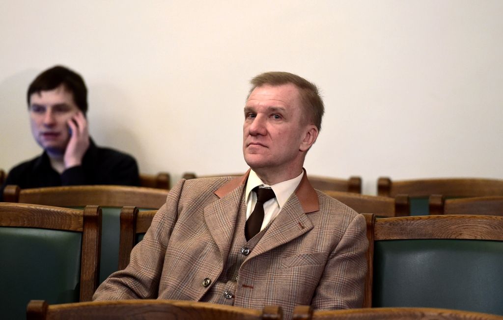 Kalnozols nepiedalīšanos Saeimas sēdēs skaidro ar birokrātiju