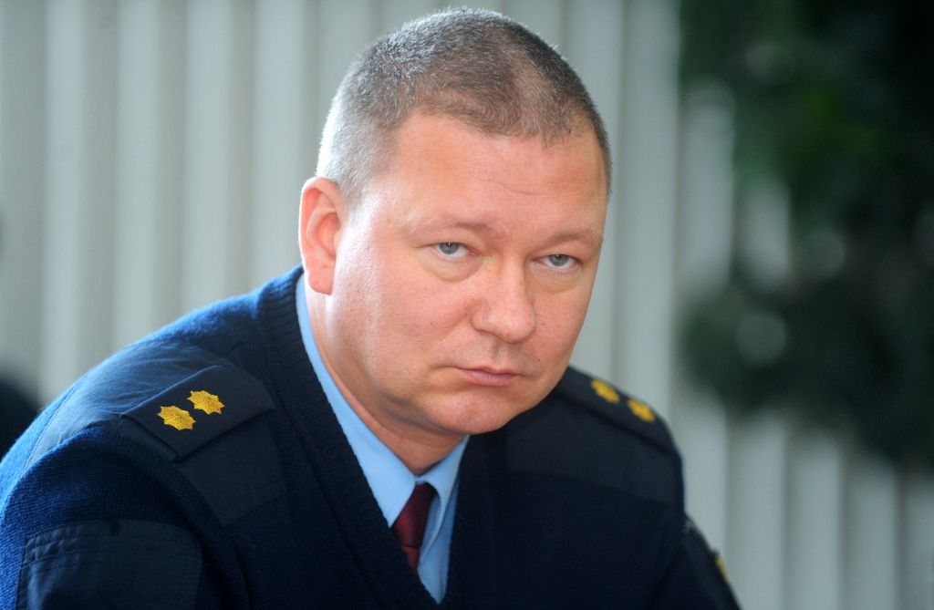 Tiesa patur apcietinājumā VP amatpersonu Feierābendu