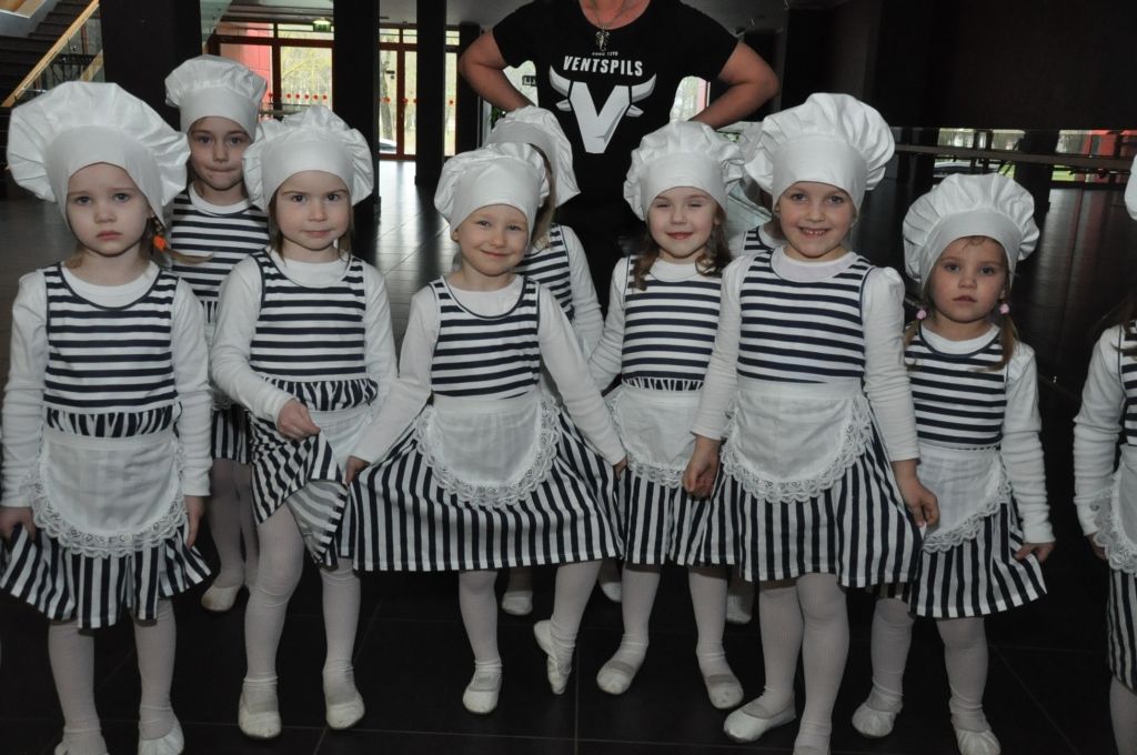 FOTO: Sacenšas Kurzemes novadu mūsdienu deju kolektīvi