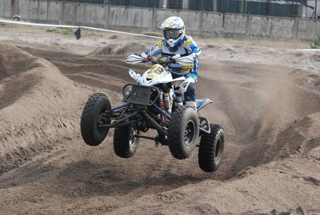 FOTO: Liepājā atklāj Latvijas 2016. gada motokrosa sezonu