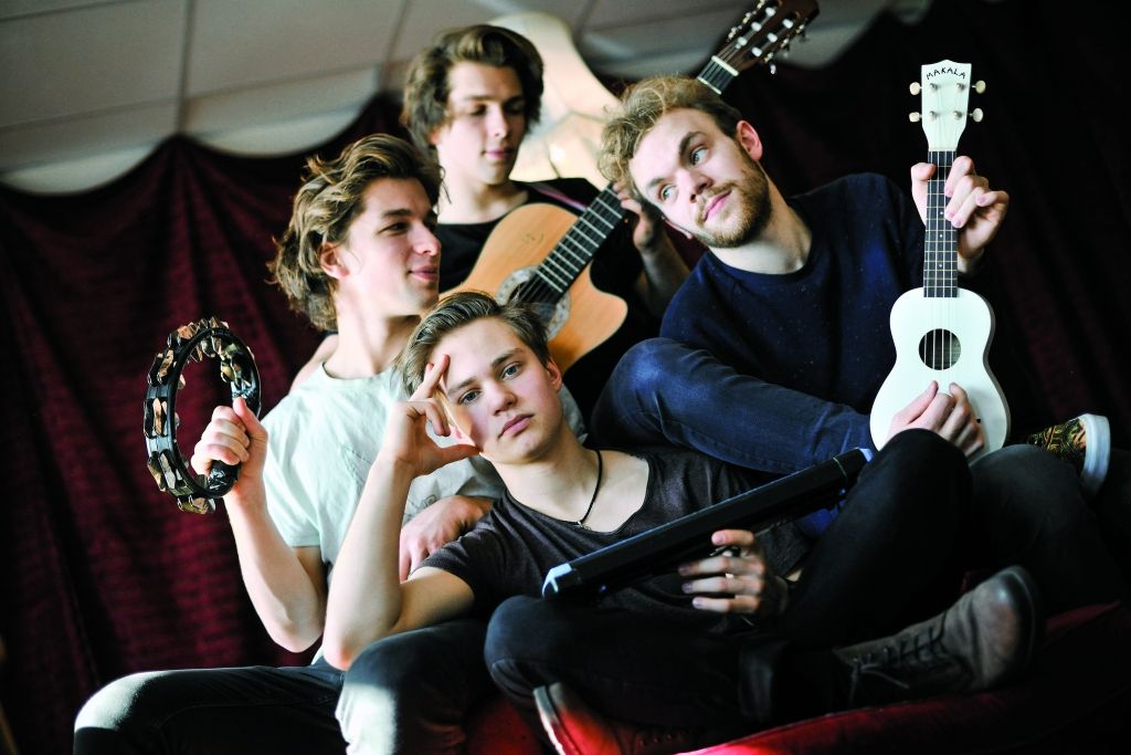 Jāstrebj, kamēr karsts. Carnival Youth