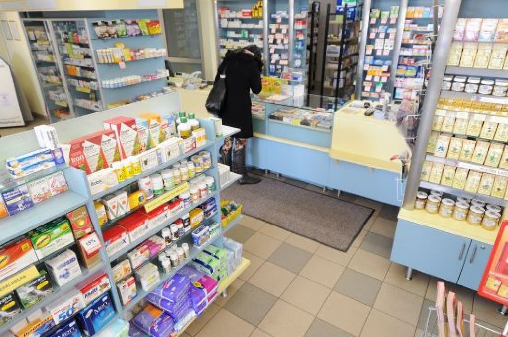 Recepšu zāles brīvpieejā: Grēko gan tirgoņi, gan aptiekas