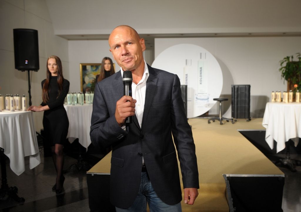 Nolūkā piesaistīt investoru salonus Kolonna pārvaldošā uzņēmuma valdē atgriežas Lasmanis