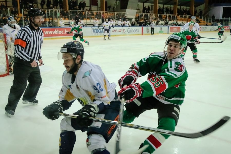 "Liepāja" un "Kurbads" tiekas Latvijas hokeja virslīgas finālsērijas piektajā spēlē